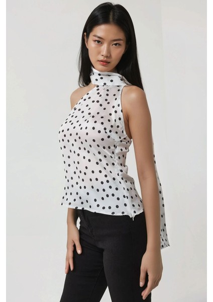 Kadın Asimetrik Yaka Saten Baskılı Puantiyeli Bluz White