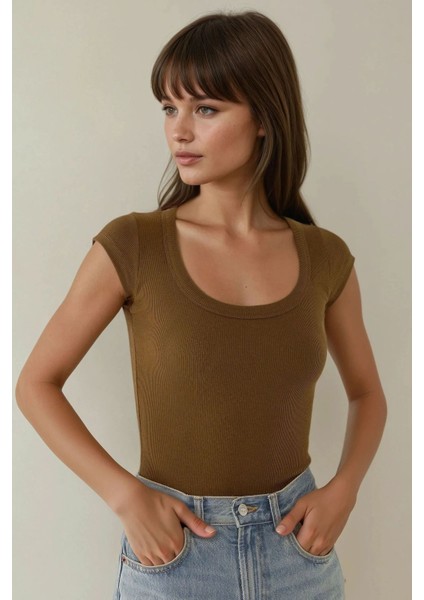 Kadın Slim Fit Bisiklet Yaka Kısa Tişört Kahve Kahvesi