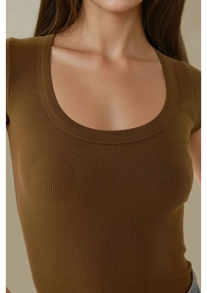 Kadın Slim Fit Bisiklet Yaka Kısa Tişört Kahve Kahvesi