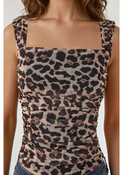 Kadın Leopar Desenli Kare Yaka Slim Fit Üst Brown