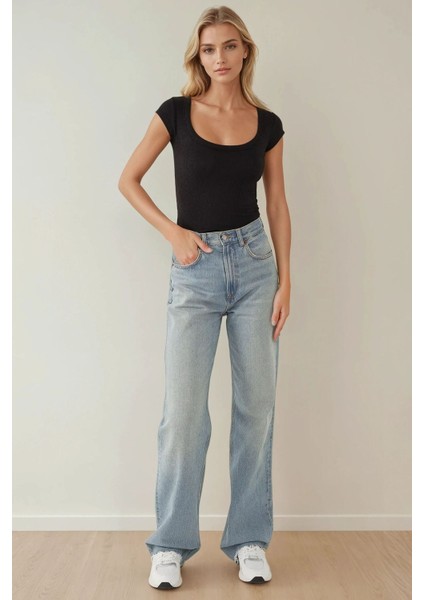 Kadın Slim Fit Bisiklet Yaka Kısa Tişört Black