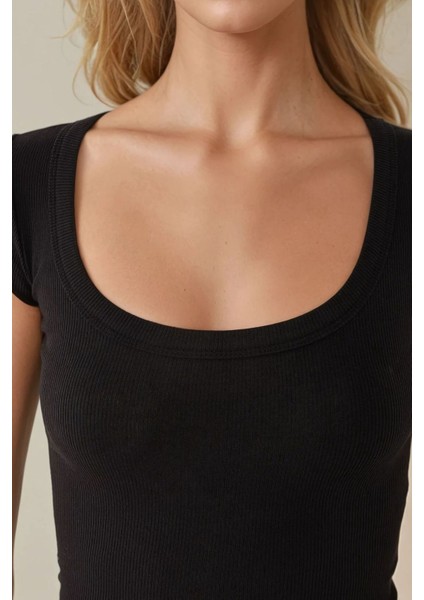 Kadın Slim Fit Bisiklet Yaka Kısa Tişört Black