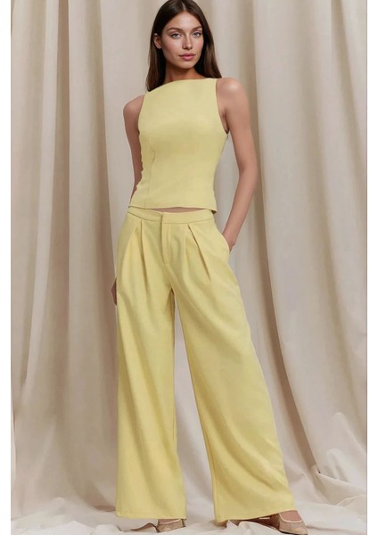 Kadın Kolsuz Vücuda Oturan Bluz Sarı