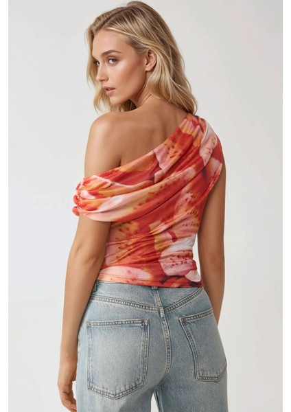 Kadın Çiçek Desenli Asimetrik Yaka Bluz Red