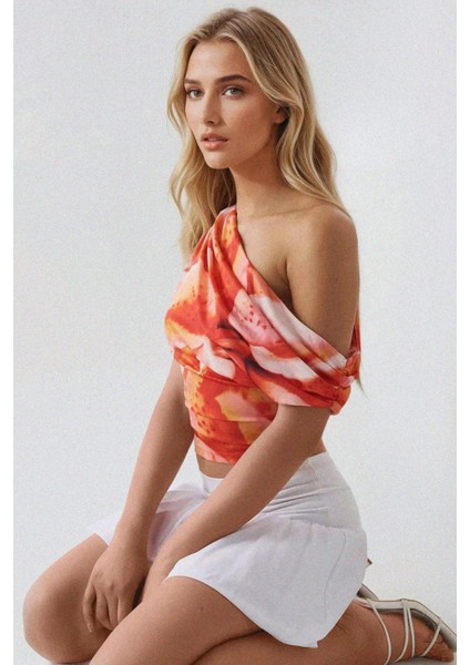 Kadın Çiçek Desenli Asimetrik Yaka Bluz Red