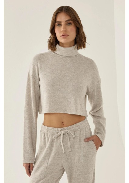 Kadın Dokulu Yüksek Yakalı Kısa Kazak Natural