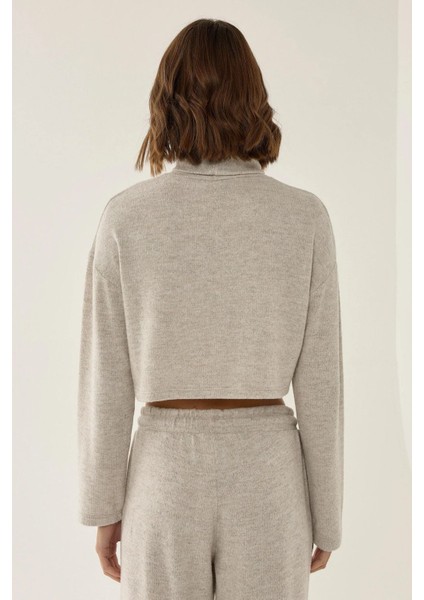 Kadın Dokulu Yüksek Yakalı Kısa Kazak Natural