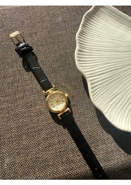 Retro Minimal Deri Kordon Vintage Kadın Kol Saati fırsatları
