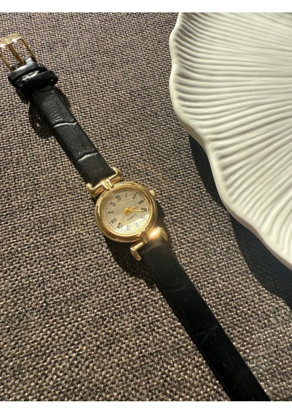 Retro Minimal Deri Kordon Vintage Kadın Kol Saati indirimleri