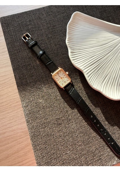 Retro Minimal Deri Kordon Vintage Kadın Kol Saati fırsatları