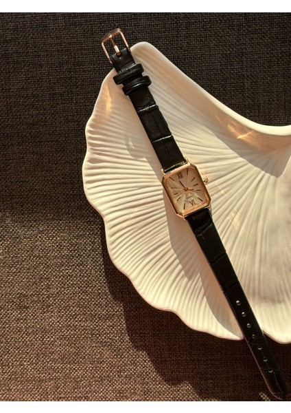 Retro Minimal Deri Kordon Vintage Kadın Kol Saati