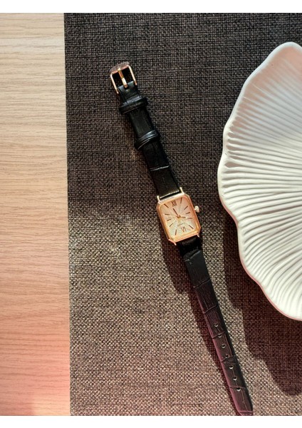 Retro Minimal Deri Kordon Vintage Kadın Kol Saati