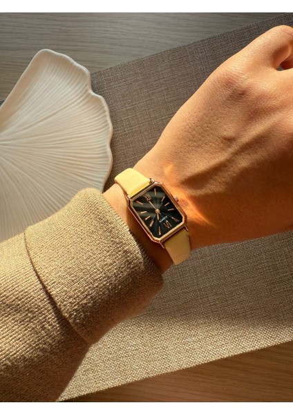 Retro Minimal Deri Kordon Vintage Kadın Kol Saati Krem Kordon fiyatları