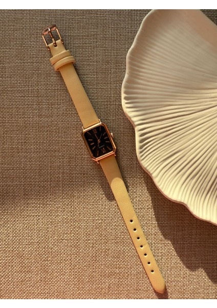 Retro Minimal Deri Kordon Vintage Kadın Kol Saati Krem Kordon fırsatları