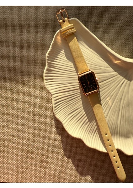 Retro Minimal Deri Kordon Vintage Kadın Kol Saati Krem Kordon