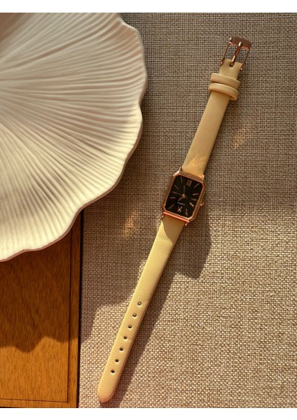 Retro Minimal Deri Kordon Vintage Kadın Kol Saati Krem Kordon