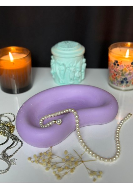 Mor Renkli Şık Takılık ve Anahtarlık Seti, Pratik ve Dekoratif Kullanım Sağlar.