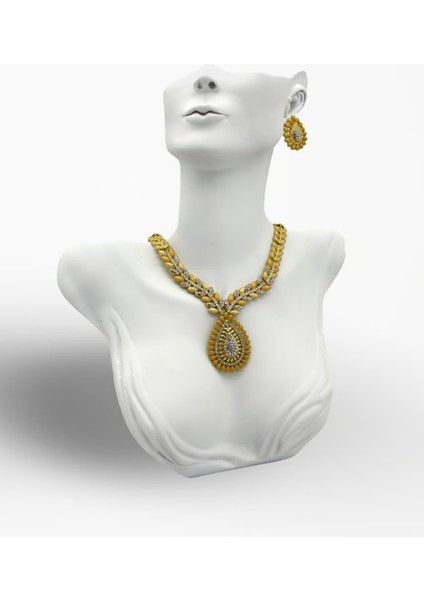 Beyaz Surat Model Takı Mankeni, Şık ve Zarif Tasarım, Günlük Kullanıma Uygun