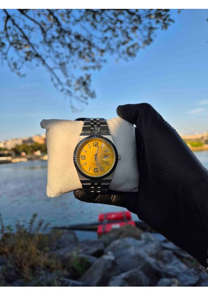 Erkek Kol Saati Metal Kordonlu – Sarı Kadran Şık & Spor Tasarım