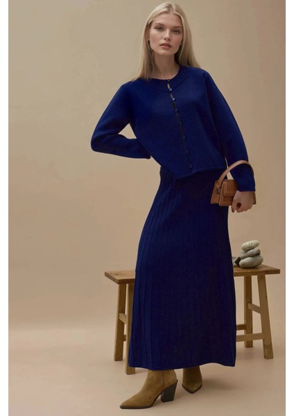 Kadın Düğmeli Hırka ve Kloş Etekli Triko Takım Lacivert