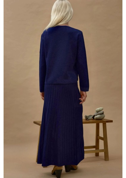 Kadın Düğmeli Hırka ve Kloş Etekli Triko Takım Lacivert