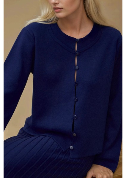 Kadın Düğmeli Hırka ve Kloş Etekli Triko Takım Lacivert