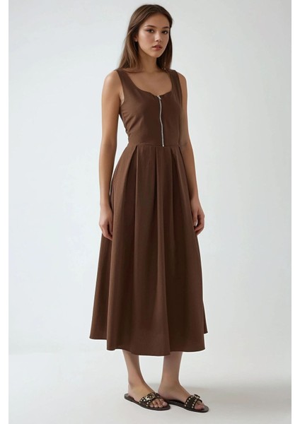 Kadın Yuvarlak Yaka ve Fermuarlı Uzun A Form Elbise Kahve Kahvesi