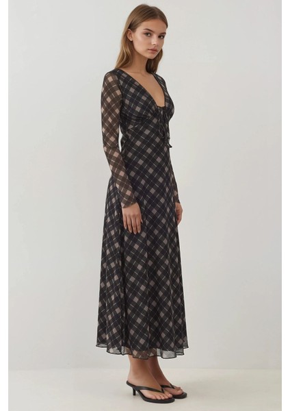 Kadın Derin V yaka Şerit Detaylı Önü Bağlamalı Ekose Desenli Tül Midi Elbise Multicolor