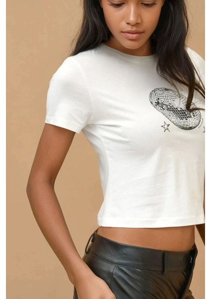 Kadın Baskı Detaylı Regular Fit Bisiklet Yakalı %100 Pamuklu Crop T-shirt Gümüş Gri