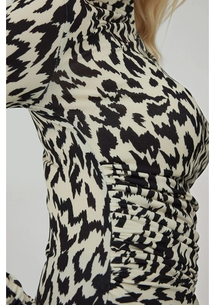 Kadın Desenli Dik Yaka Uzun Kollu Üst Çok Renkli