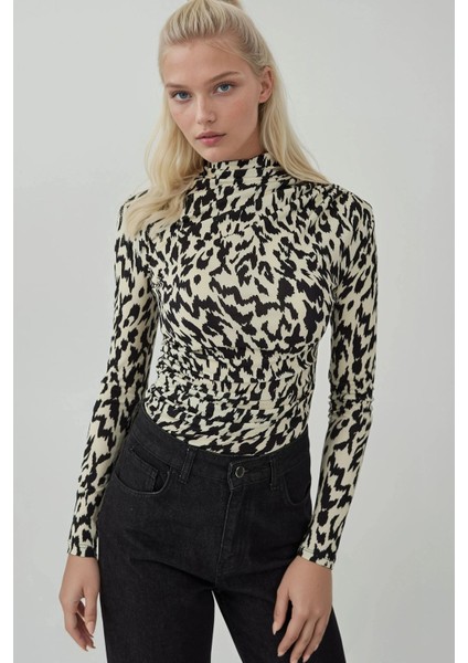 Kadın Desenli Dik Yaka Uzun Kollu Üst Çok Renkli