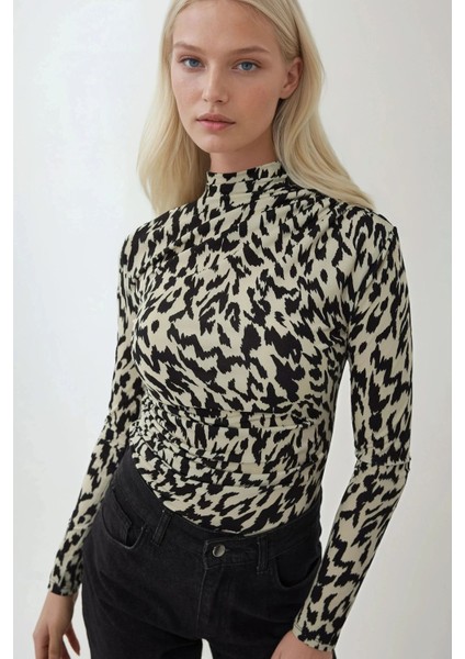 Kadın Desenli Dik Yaka Uzun Kollu Üst Çok Renkli