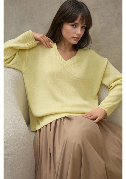 Kadın Kalın Örme V-Yaka Kazak Limon Sarısı