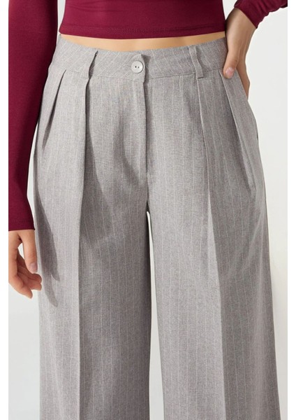 Kadın Çizgili Geniş Paça Pileli Palazzo Pantolon Gri