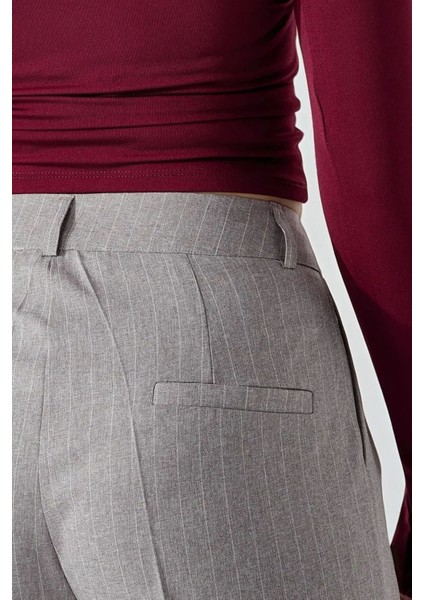 Kadın Çizgili Geniş Paça Pileli Palazzo Pantolon Gri