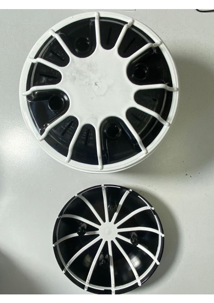 Dekoratif Karasu Plastik Saksı – Siyah & Beyaz Karo Desen No 1 modelleri