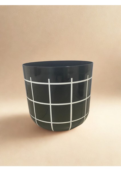 Dekoratif Karasu Plastik Saksı – Siyah & Beyaz Karo Desen No 1 fırsatları