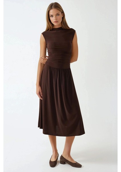 Kadın Yuvarlak Yakalı Rahat Kesim Midi Elbise Kestane Kahvesi