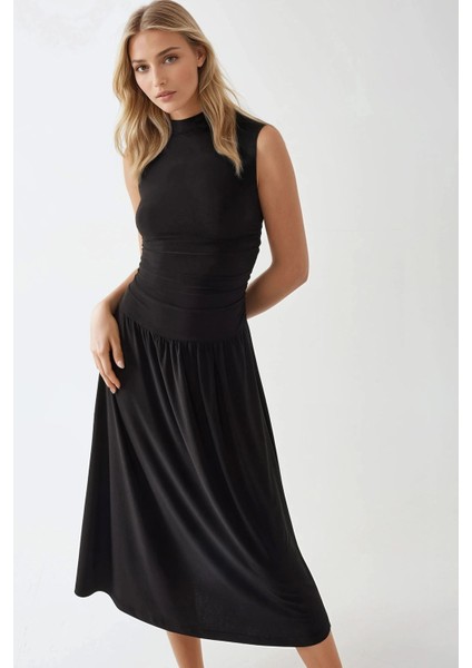 Kadın Yuvarlak Yakalı Rahat Kesim Midi Elbise Siyah