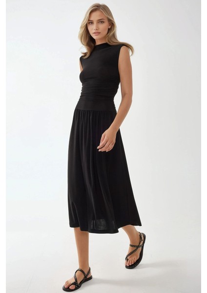 Kadın Yuvarlak Yakalı Rahat Kesim Midi Elbise Siyah