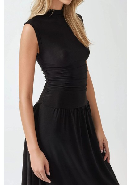 Kadın Yuvarlak Yakalı Rahat Kesim Midi Elbise Siyah