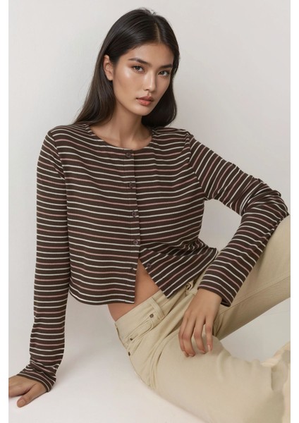 Kadın Yuvarlak Yaka Basic Düğmeli Üst Multicolor