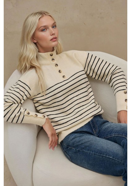 Kadın Düğmeli Yaka Örgü Kazak Bej Doğal