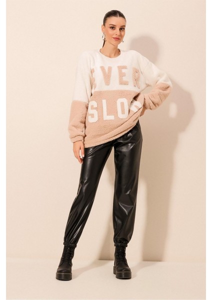 Kadın BDART Yumuşak Peluş Detaylı, Motto Baskılı Rahat Uyumlu Sweatshirt Natural