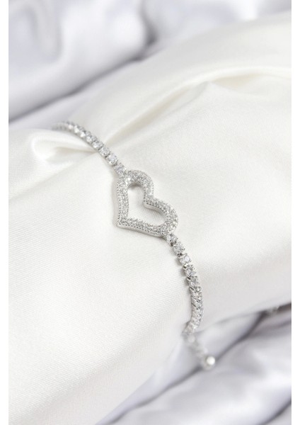 Pirinç Zirkon Taşlı Kalp Model Gümüş Renk Asansörlü Kadın Bileklik