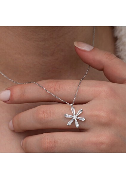 Baget Taşlı Çiçek Desen 925 Ayar Gümüş Kadın Kolye