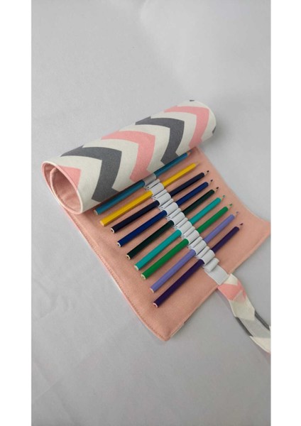 Renkli Çok Bölmeli Tekstil Tasarımlı Kalemlik, Okul ve Çalışma Için Şık Seçenek