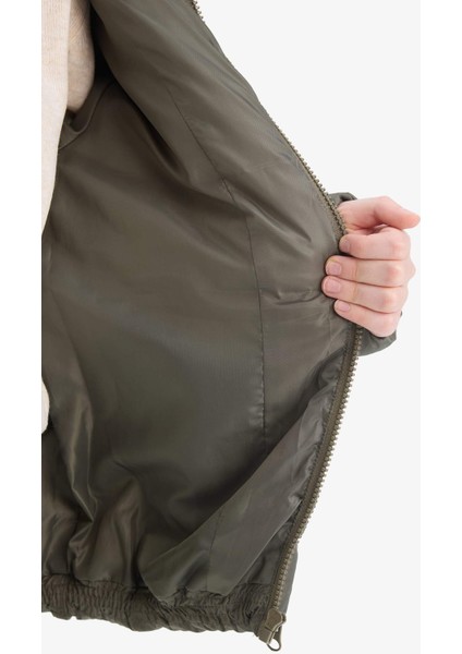 Erkek Çocuk Su Geçirmez Kapüşonlu Fermuarlı Şişme Mont A1875A825AU