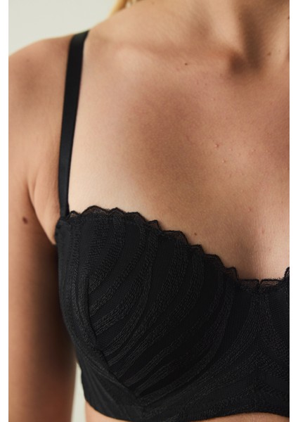 Siyah Lotus Broderi Zebra Desenli Straplez Balenli Dolgusuz Sütyen fırsatları