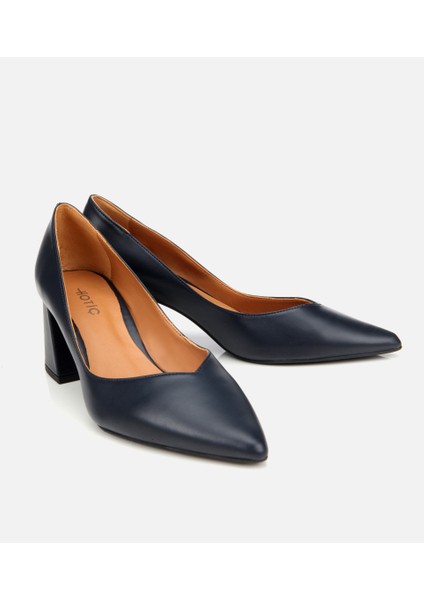 01AYH312470A680 KADIN Deri Lacivert Kalın Topuklu Ayakkabı fiyatları
